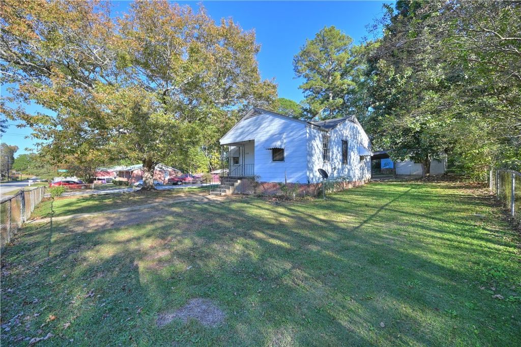 Photo of 2309 CRESTVIEW Street, Opelika, AL 36801 (MLS # 177462)
