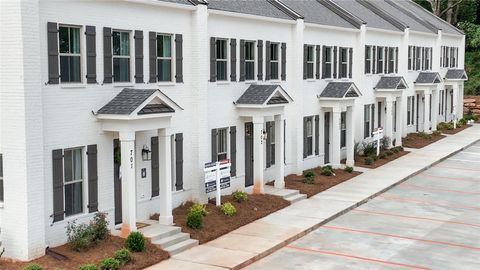 Photo of 1027 E GLENN Avenue #504, Auburn, AL 36830 (MLS # 181499)