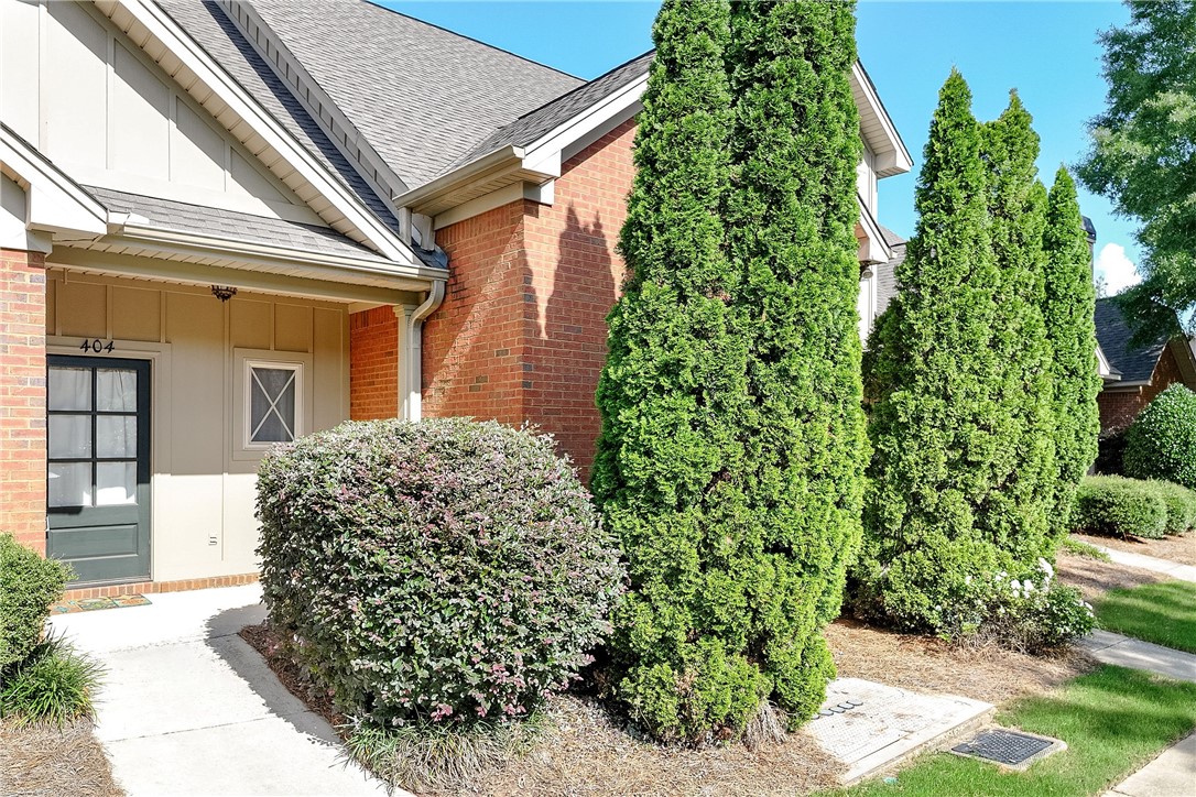 1630 ACADEMY Drive 404