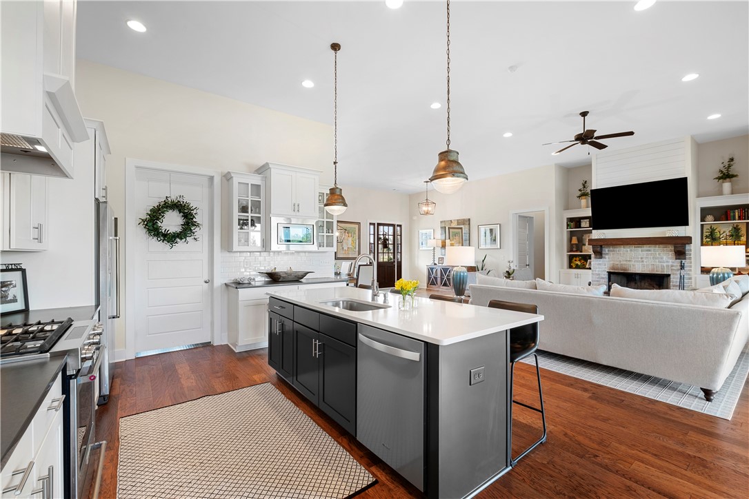 Auburn, Alabama 36832, United States, 4 Bedrooms Bedrooms, ,4 BathroomsBathrooms,Residential,Active,39912