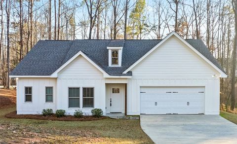 Photo of 17 SHADOW Lane, Dadeville, AL 36853 (MLS # 178420)