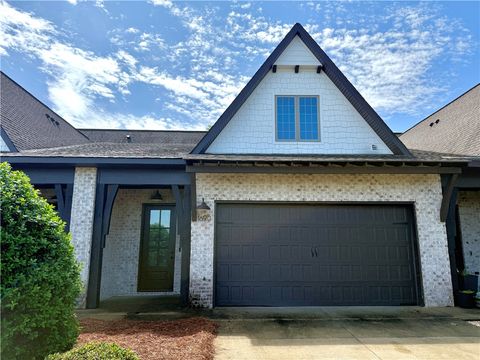 Photo of 1690 W FARMVILLE Road, Auburn, AL 36830 (MLS # 180196)