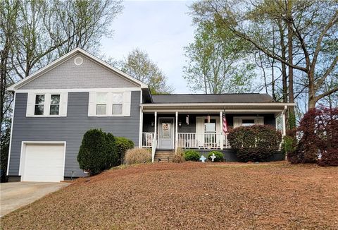 Photo of 940 SANDERS Street, Auburn, AL 36830 (MLS # 174182)
