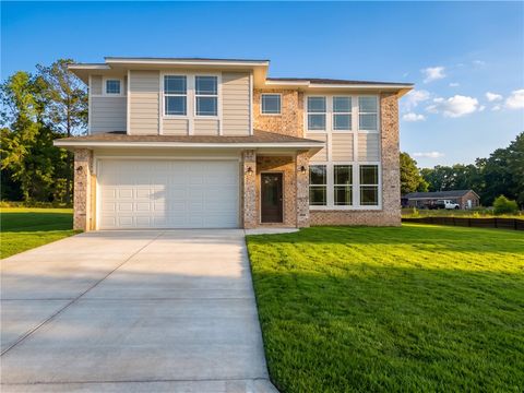 Photo of 2873 E BUNKER Drive, Auburn, AL 36832 (MLS # 179654)