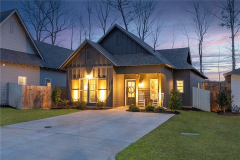 1210 WOODLAND Circle Opelika AL 36801