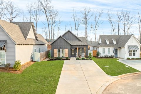 Photo of 1210 WOODLAND Circle, Opelika, AL 36801 (MLS # 179134)