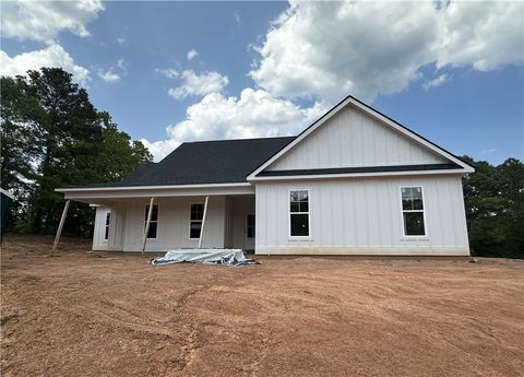 Photo of 1303 LEE ROAD 117, Opelika, AL 36804 (MLS # 180242)
