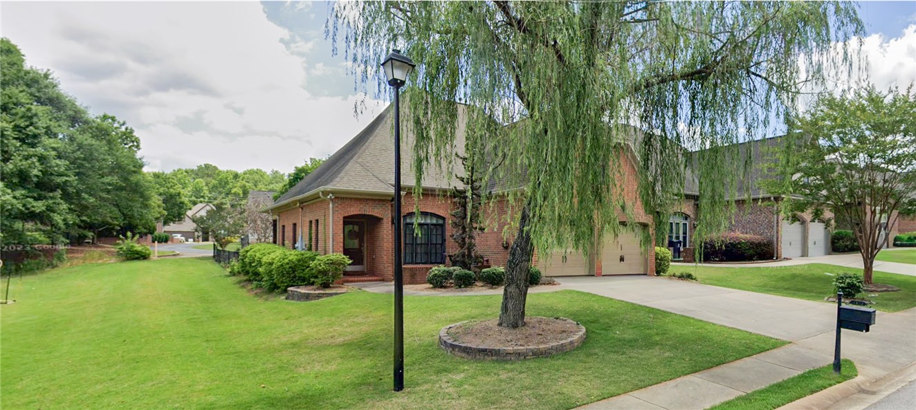 2172 N DONAHUE Drive
