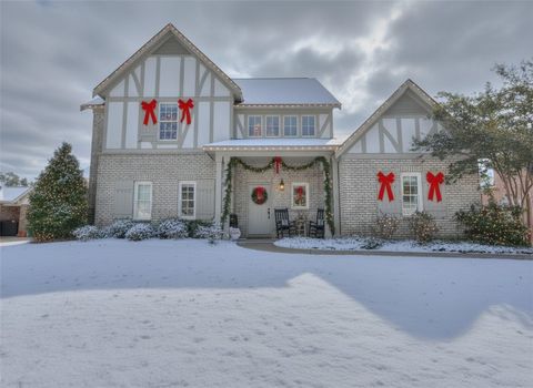 Photo of 1159 SOUTHRIDGE Court, Auburn, AL 36832 (MLS # 177049)