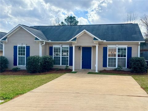 Photo of 2117 WINDING OAK Drive, Opelika, AL 36804 (MLS # 179066)