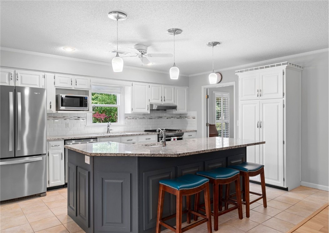 1340 FERNDALE Drive