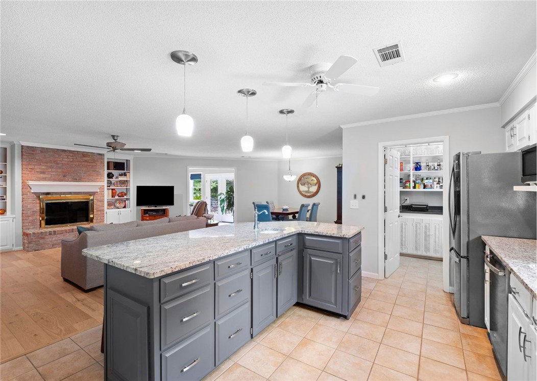 1340 FERNDALE Drive