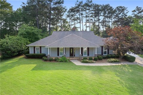Photo of 1340 FERNDALE Drive, Auburn, AL 36830 (MLS # 174148) Photo of 1340 FERNDALE Drive, Auburn, AL 36830 (MLS # 174148)