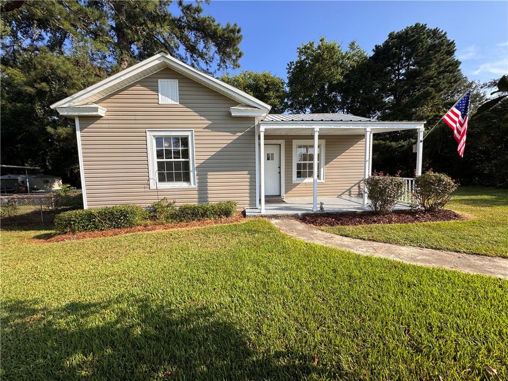 Photo of 181 MCNEAL Street, Tallassee, AL 36078 (MLS # 182100)