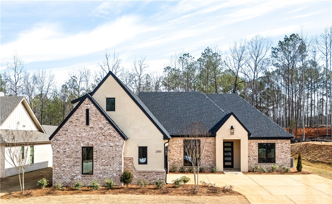 2050 ARROWHEAD Avenue