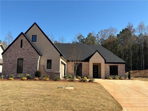 Photo of 2050 ARROWHEAD Avenue, Opelika, AL 36801 (MLS # 177560)