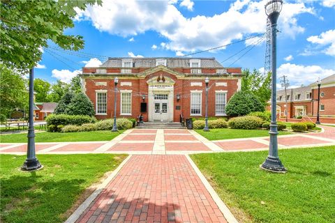 82 COURT Square Alexander City AL 35010