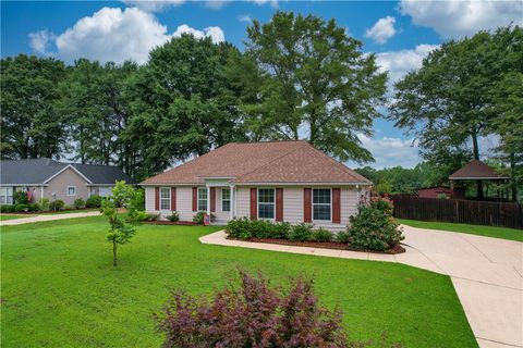 Photo of 2804 SUTTON Way, Opelika, AL 36801 (MLS # 181040)