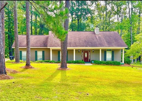 Photo of 561 Lakeview Ridge, Dadeville, AL 36853 (MLS # 177315)