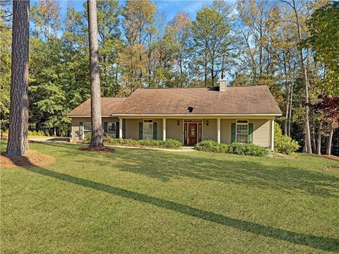 Photo of 561 LAKEVIEW Ridge, Dadeville, AL 36853 (MLS # 177315)