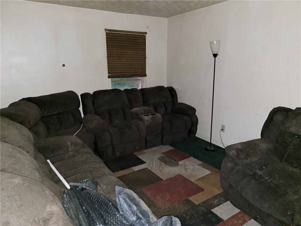 1007 RAILROAD Avenue