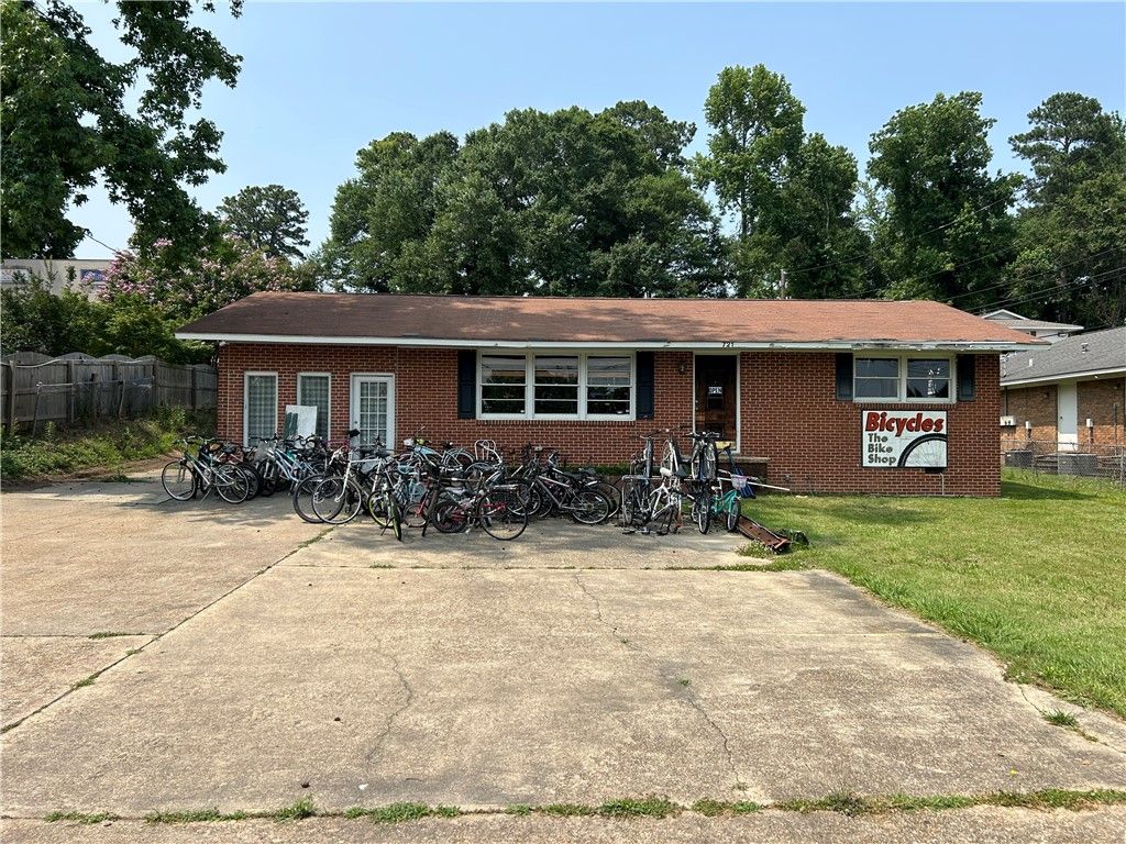 Photo of 721 E GLENN Avenue, Auburn, AL 36830 (MLS # 175171)