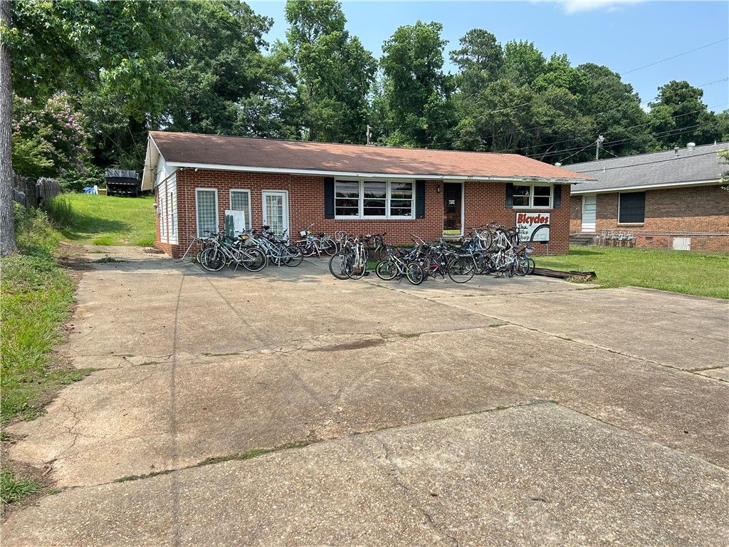 Photo of 721 E GLENN Avenue, Auburn, AL 36830 (MLS # 175171)