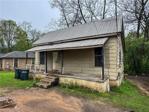 Photo of 302 ORCHARD Avenue, Opelika, AL 36801 (MLS # 174336) Photo of 302 ORCHARD Avenue, Opelika, AL 36801 (MLS # 174336)