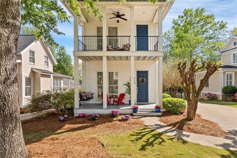718 QUEENS Way Auburn AL 36830