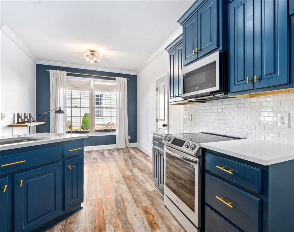 2708 CARRIAGE HOUSE Lane