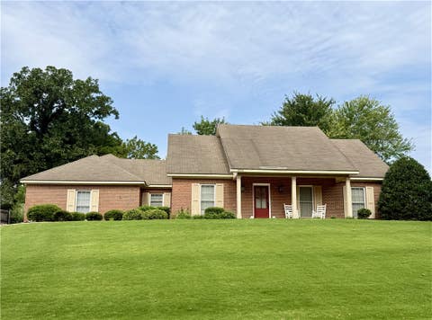 Photo of 1902 BENGAL Drive, Opelika, AL 36801 (MLS # 181624)