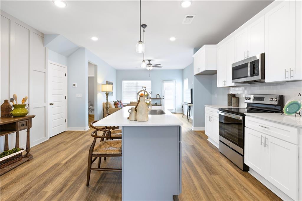 2135 COBBLESTONE Drive 6