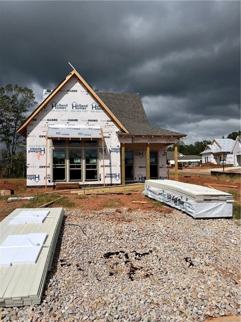 Photo of 113 HUNTERS Way, Opelika, AL 36801 (MLS # 177084)