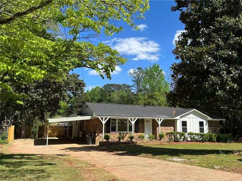 Photo of 1403 PRESTON Street, Opelika, AL 36801 (MLS # 180043)