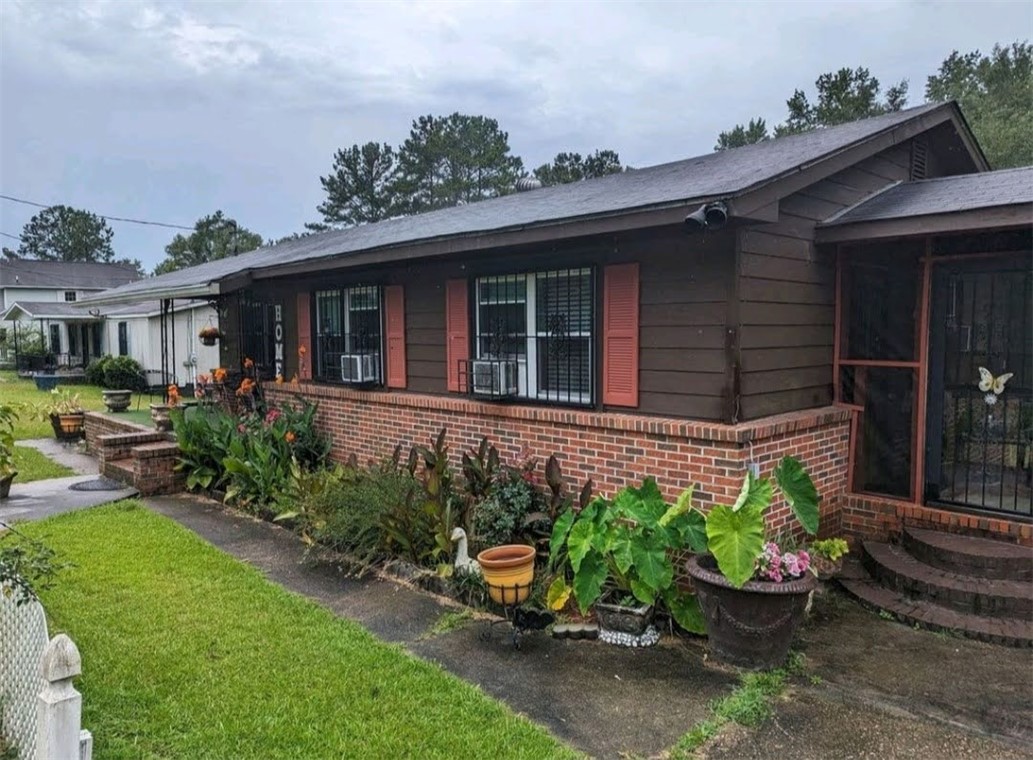 2102 SUSIE Circle