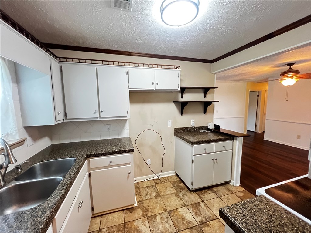 1128 OVERWOOD Place