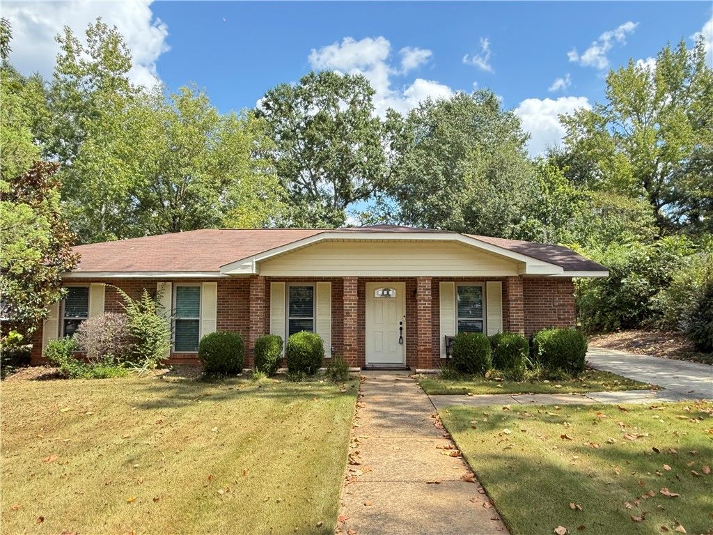 Photo of 1128 OVERWOOD Place, Auburn, AL 36830 (MLS # 175529)