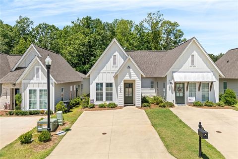 1286 BURROW Circle Opelika AL 36801