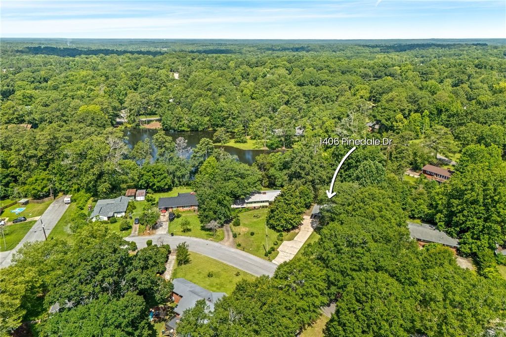 Photo of 1406 PINEDALE Drive, Opelika, AL 36801 (MLS # 175549)