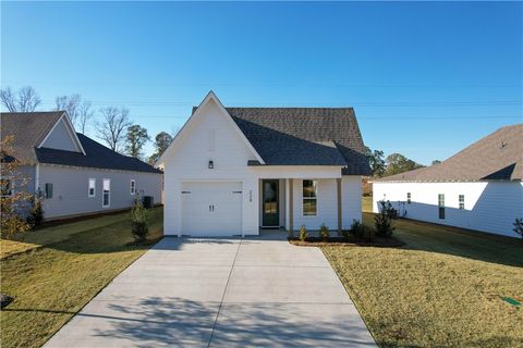 Photo of 108 HUNTERS Way, Opelika, AL 36801 (MLS # 178230)