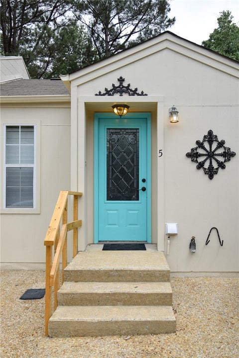 Photo of 11 REDBUD Court #5, Dadeville, AL 36853 (MLS # 182720)