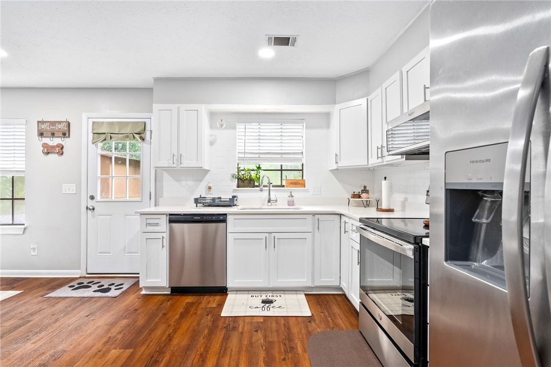 1606 BELLE Circle