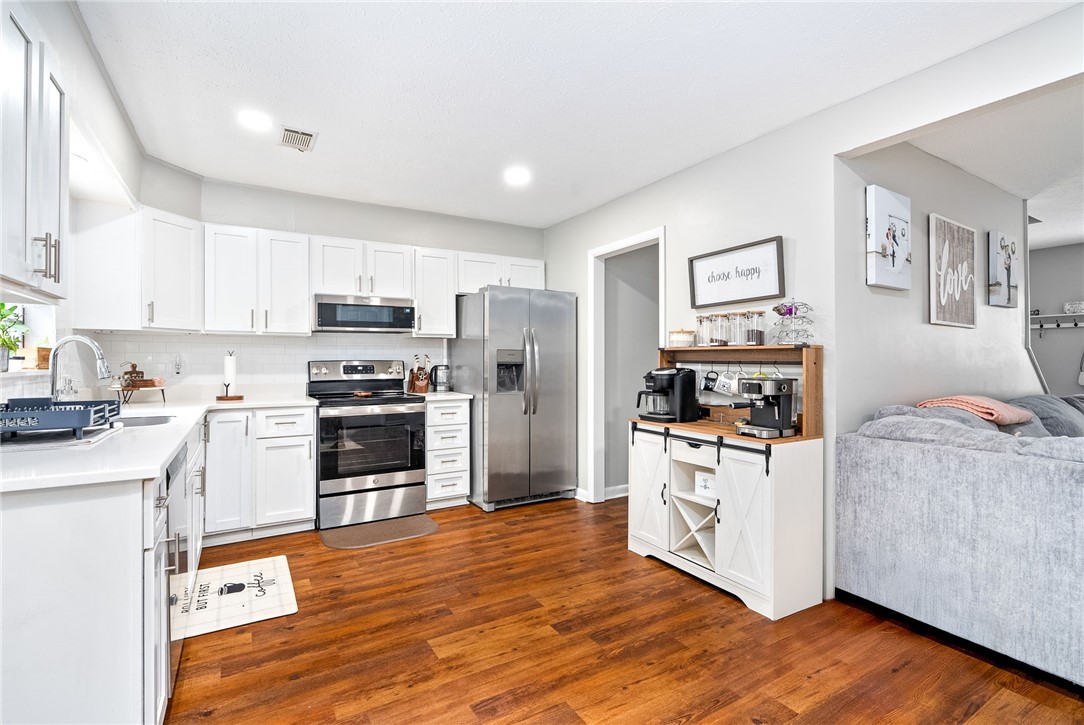 1606 BELLE Circle
