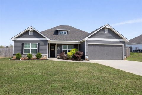 Photo of 1221 LOWNDES Street, Opelika, AL 36801 (MLS # 179544)