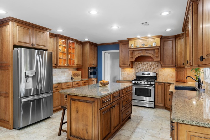 Auburn, Alabama 36830, United States, 4 Bedrooms Bedrooms, ,3 BathroomsBathrooms,Residential,Pending,39015