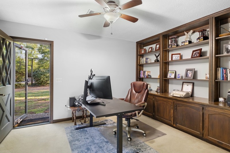 Auburn, Alabama 36830, United States, 4 Bedrooms Bedrooms, ,3 BathroomsBathrooms,Residential,Pending,39015