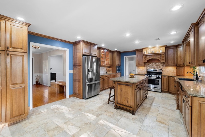 Auburn, Alabama 36830, United States, 4 Bedrooms Bedrooms, ,3 BathroomsBathrooms,Residential,Pending,39015