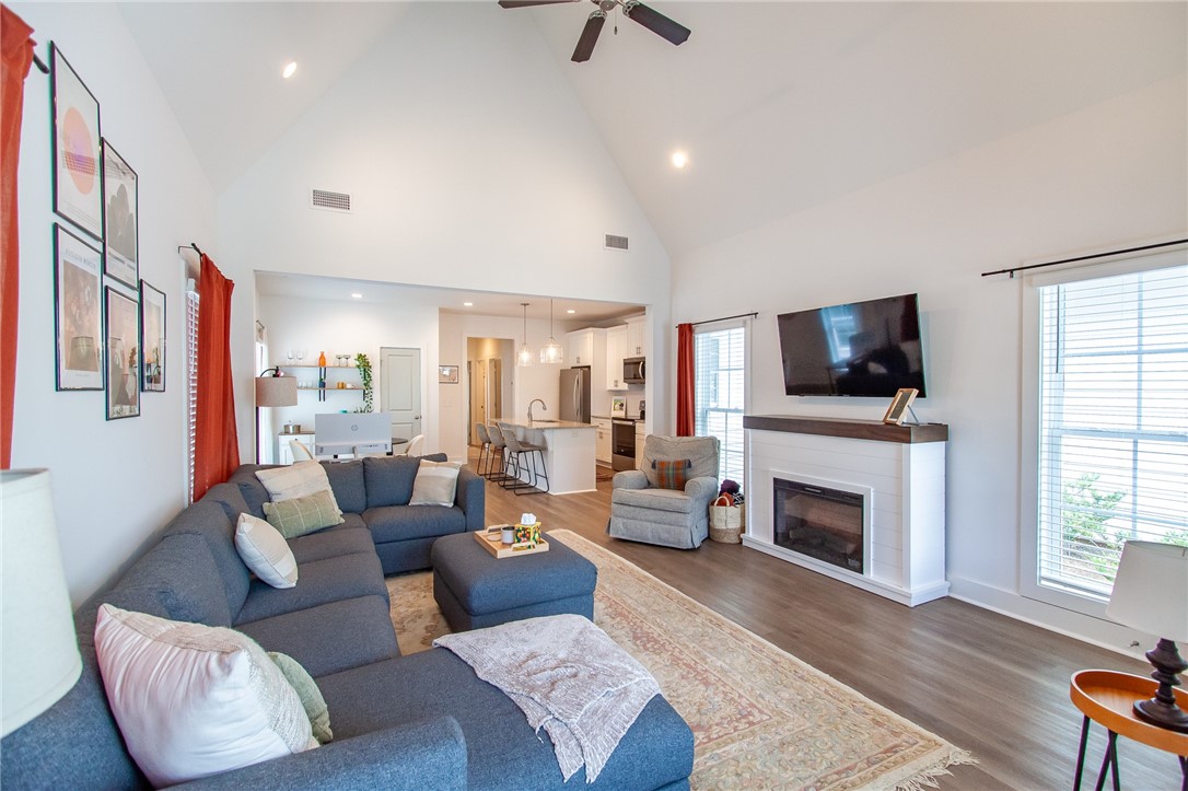1049 BURROW Circle