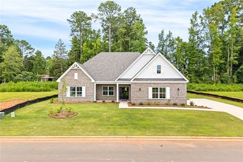 Photo of 1467 HIDDEN LAKES Drive, Opelika, AL 36801 (MLS # 174402)