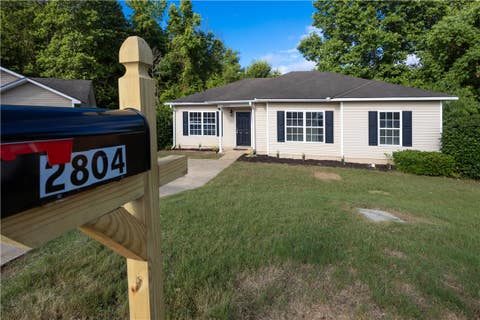 Photo of 2804 SOUTHVIEW Court, Opelika, AL 36804 (MLS # 181126)